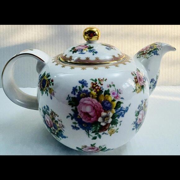 ❤️SOLD❤️Vintage Teapot Royal Albert Fine China Classic Collection “Lady Carlyle” - Picture 1 of 11